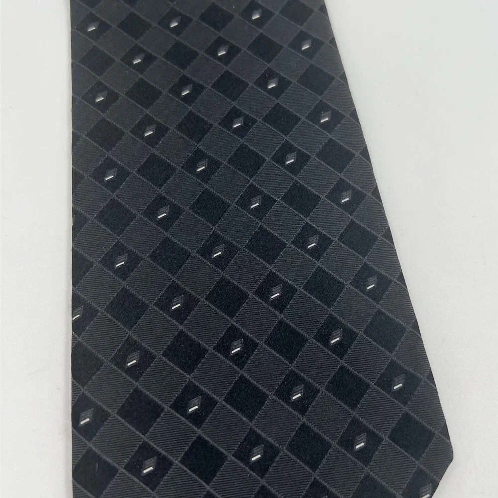 Van Heusen studio Black 100% silk Diamond Argyle Classic Tie